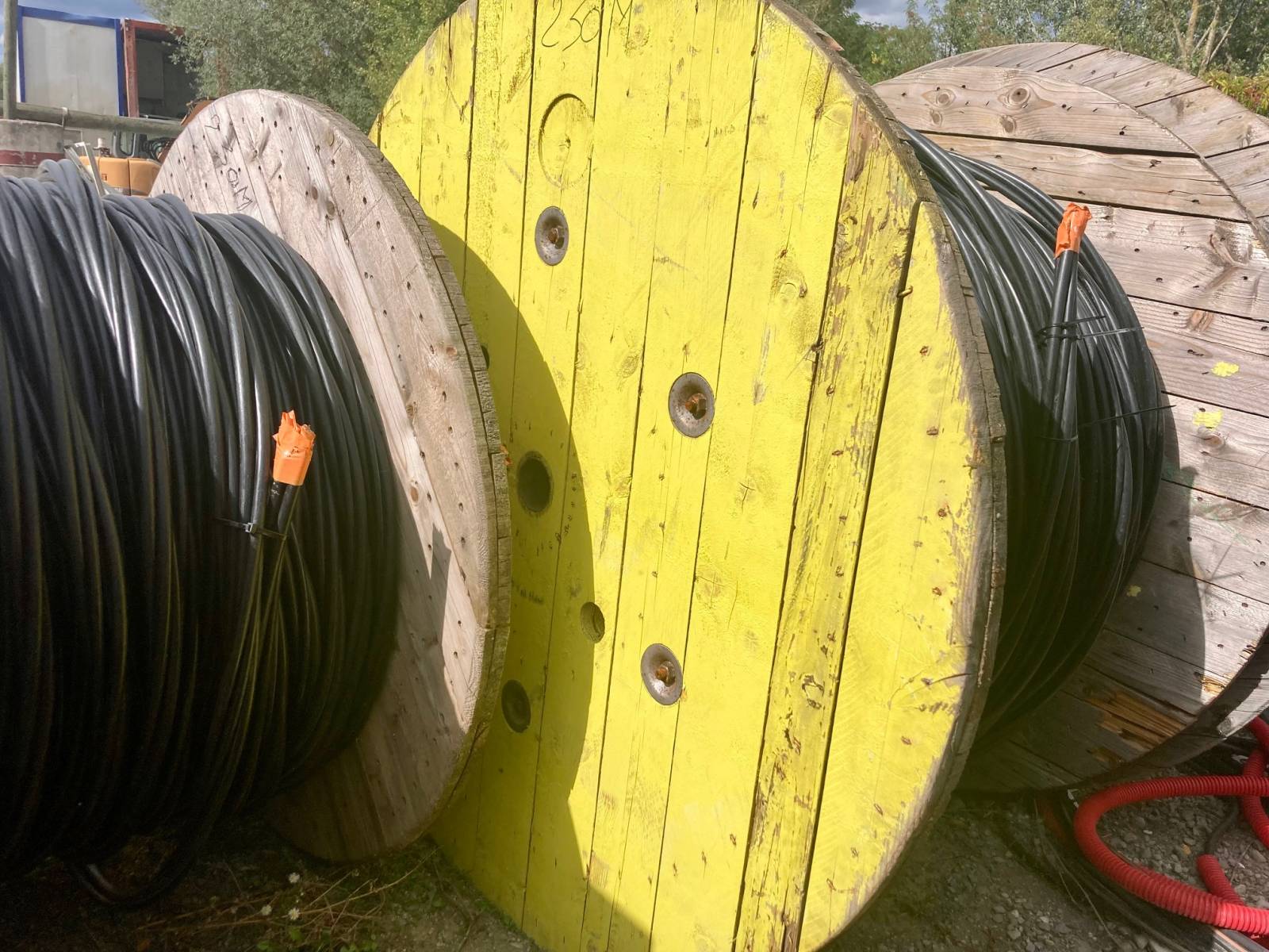 Matériels électriques (type coffret de comptage, pied de grue, kit solaire...) à la location sur le Rhône et les départements limitrophes