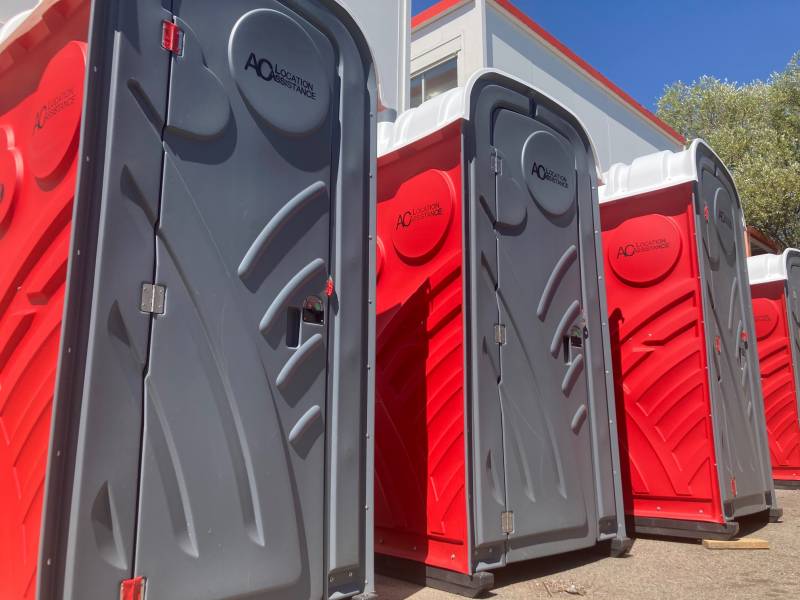 AC LOCATION ASSISTANCE - Cabine WC chimique autonome à la location sur la région lyonnaise